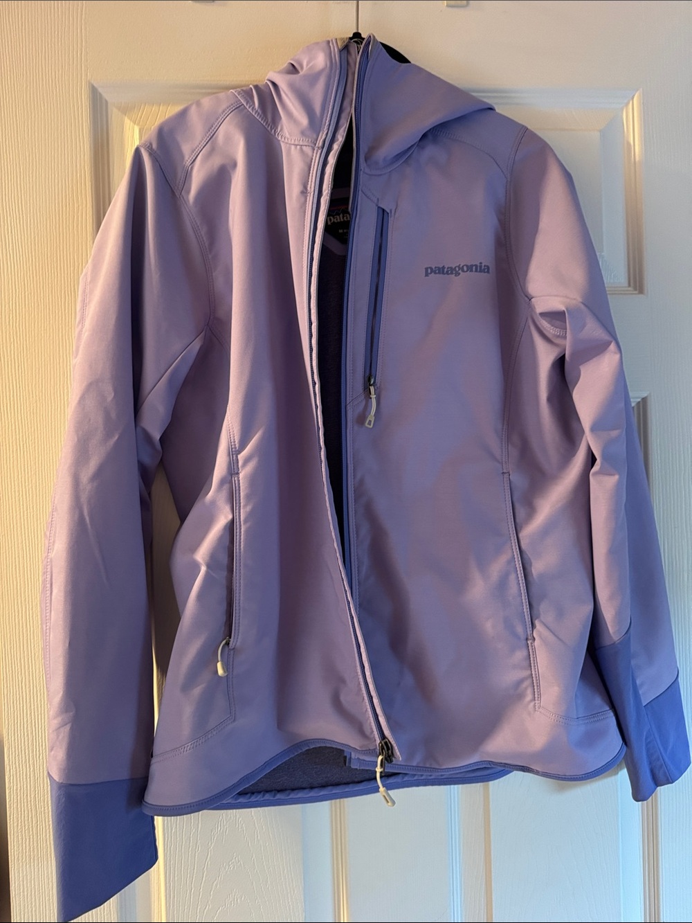 Patagonia Woman’s M purple lightweight jacket